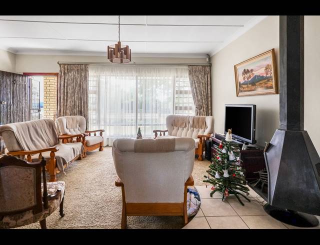3 BEDROOM HOUSE FOR SALE IN BEACON BAY